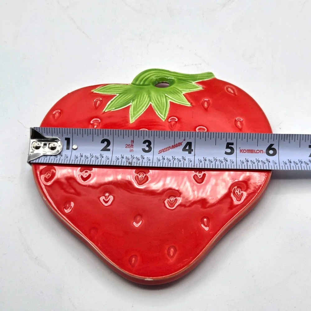 Vintage Ceramic Pier 1 Strawberry Fruit Wall Hanging Trivet 6 x 6
